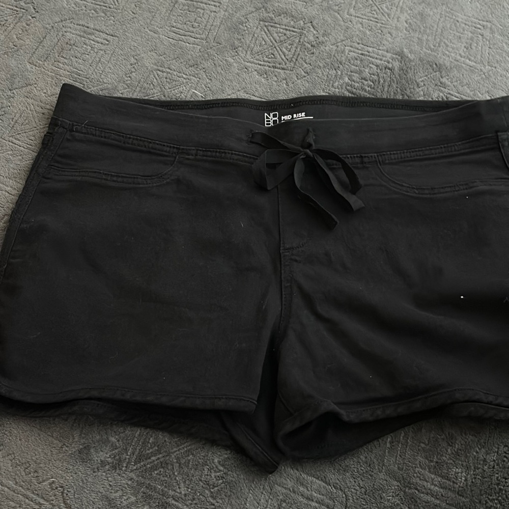NOBO (no boundaries) Mid Rise XL (15-17) black shorts